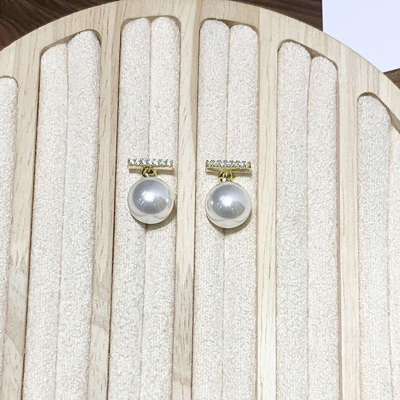 Fashionable Luxury Pearl With Two Earrings