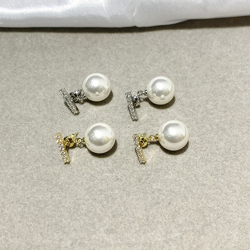 Fashionable Luxury Pearl With Two Earrings