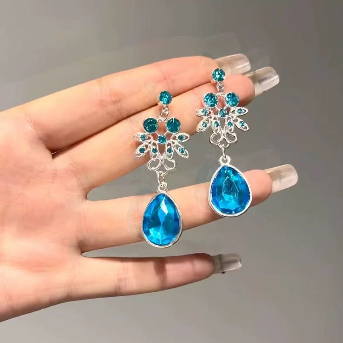 Women's Heavy Industry Advanced Sense Necklace Earrings