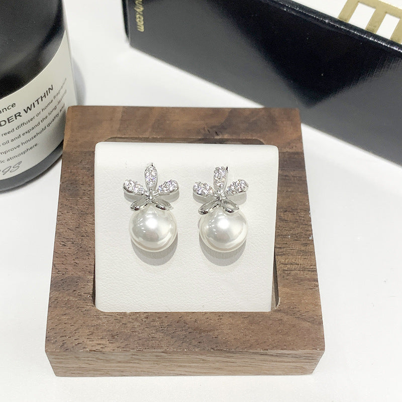 Pearl Flower High-end Small Fragrance Earrings